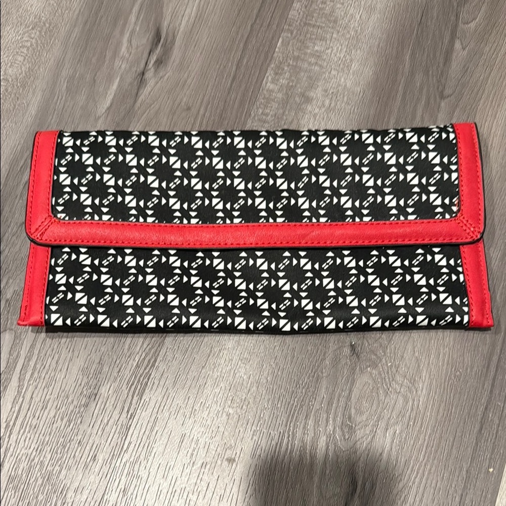 The Limited Red and Black Geometric Clutch